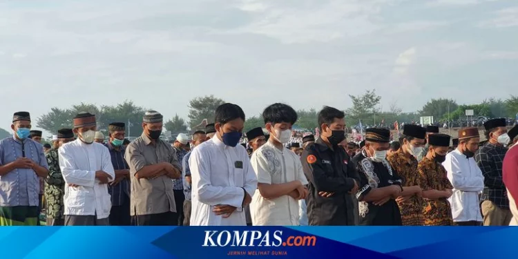 MUI: Jemaah yang Sehat Boleh Lepas Masker Saat Shalat Berjemaah