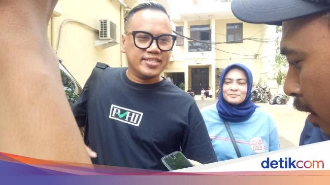 Urusan Jual Beli Mobil Bikin Uya Kuya Laporkan Medina Zein ke Polisi