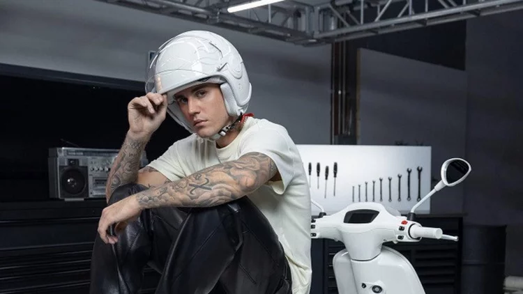 Justin Bieber Masuk Daftar Blacklist Ferrari, Vespa Indonesia Santai Saja