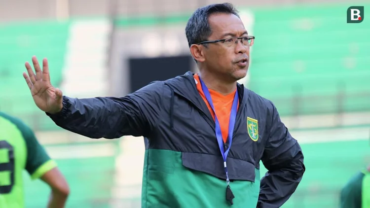 Bakal Ada Tekanan Suporter Saat Hadapi Persis, Aji Santoso Siapkan Mental Pemain Persebaya