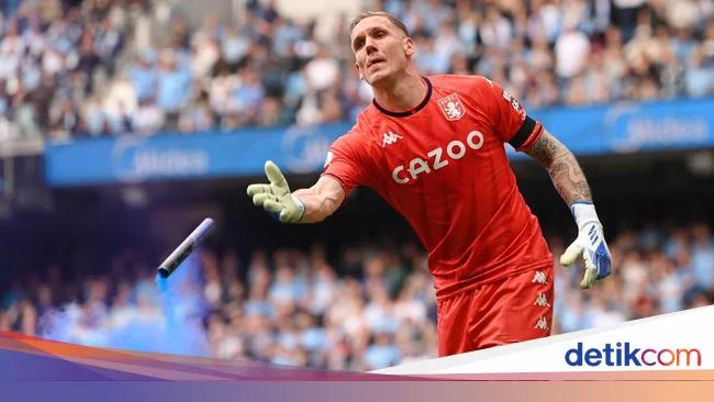 Kiper Aston Villa Diserang Fans di Pesta Juara Manchester City