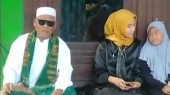 Haji Sondani Colek-colek Fia Barlanti di Acara Pengajian tapi Fia Buang Muka dan Diamkan Pak Haji