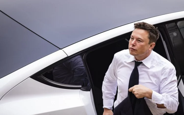 Luhut Cerita Lobi Bos Tesla Elon Musk Agar Investasi di Kaltara