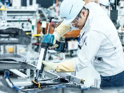 Toyota Tunda Produksi Mobil di 24 Pabrik, Penyebabnya Semikonduktor