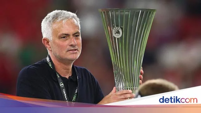 Mourinho Ukir Sejumlah Rekor Usai Roma Juara Conference League