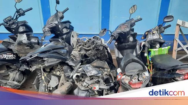 Duka Keluarga Rakha-Nova Korban Tewas Kecelakaan Depan Menara Saidah