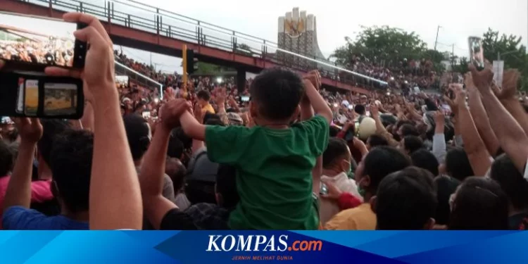 Bahagianya Warga Ende Sambut Presiden Jokowi: Selama Ini Cuma Lihat di TV