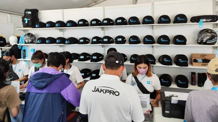 Merchandise Gratis Formula E 2022 Seri Jakarta Jadi Incaran Penonton