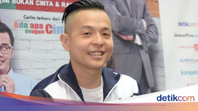 Para Fans Formula E Kritik Ejekan Ernest Prakasa