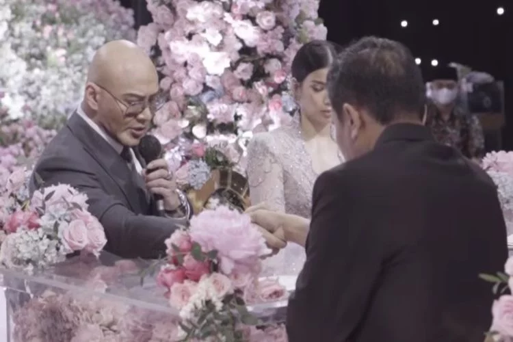 Deddy Corbuzier diam-diam nikahi sang kekasih usai 9 tahun berpacaran