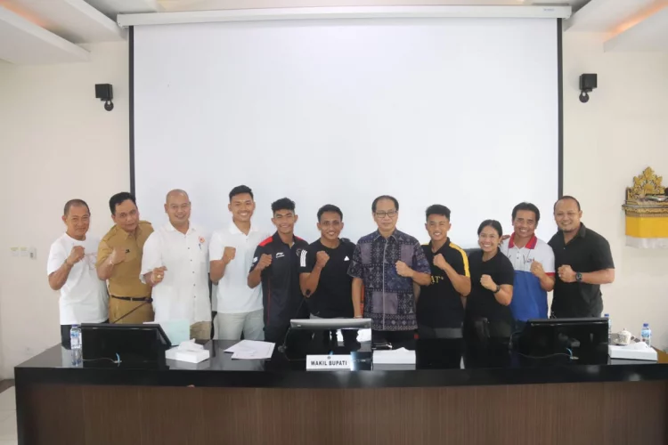 Wakil Bupati Ketut Suiasa Lepas Atlet Pencak Silat Bali Ikuti Kejuaraan Internasional Championship