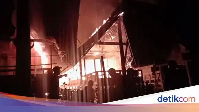 2 Rumah Adat Banua di Mamasa Hangus Terbakar Saat Ditinggal Ahli Waris