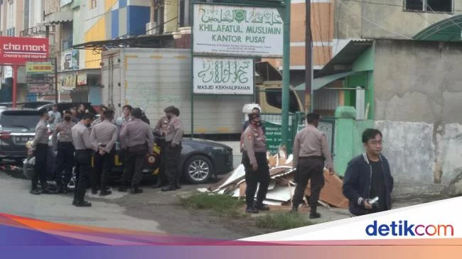 Penampakan Proses Penangkapan Pimpinan Khilafatul Muslimin di Lampung