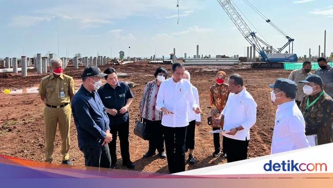 Jokowi Jajal Mobil Listrik di Kawasan Industri Batang: Alus, Tak Ada Suaranya