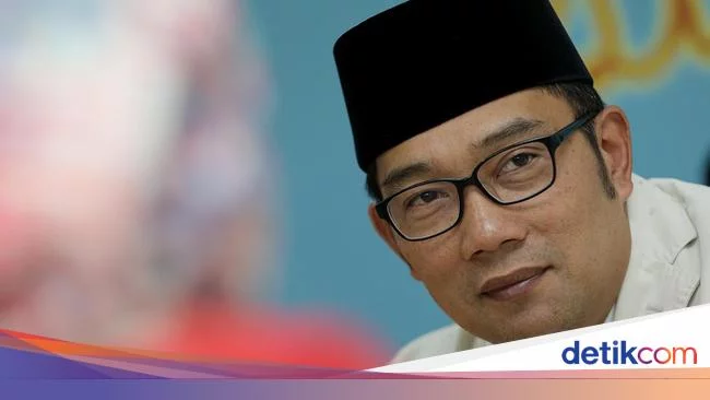 Ridwan Kamil Mandikan Jenazah Eril
