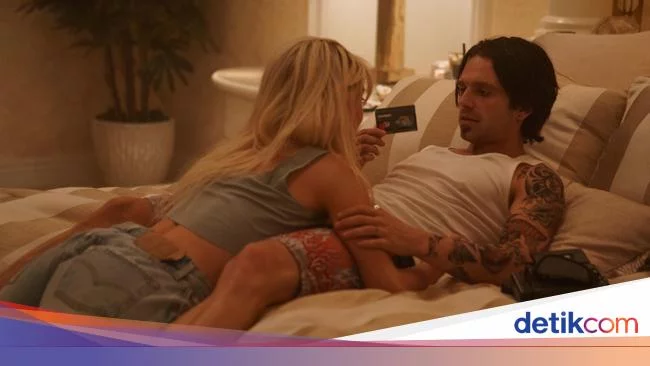 Cuplikan Adegan Seks di Serial Pam & Tommy