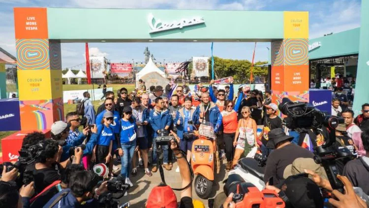 Piaggio Indonesia Tebar Semangat Kebersamaan Lewat Vespa World Day 2022