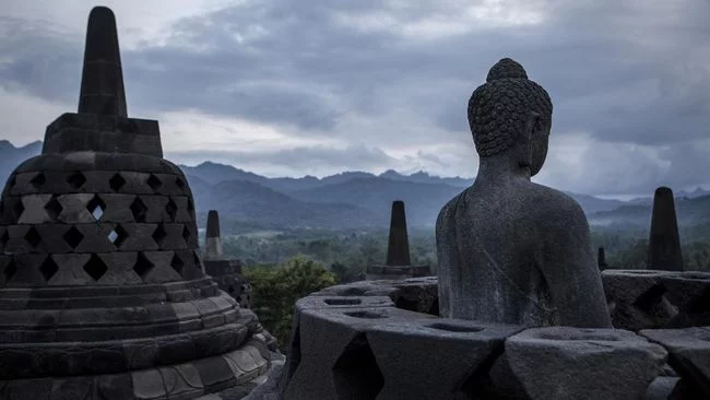 Polri Usut Foto Stupa Diedit Mirip Jokowi yang Disebar Roy Suryo