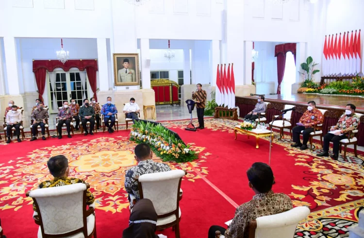 Rapat di Istana, Luhut Tak Duduk Sejajar dengan Jokowi, Ada Tito di Depan