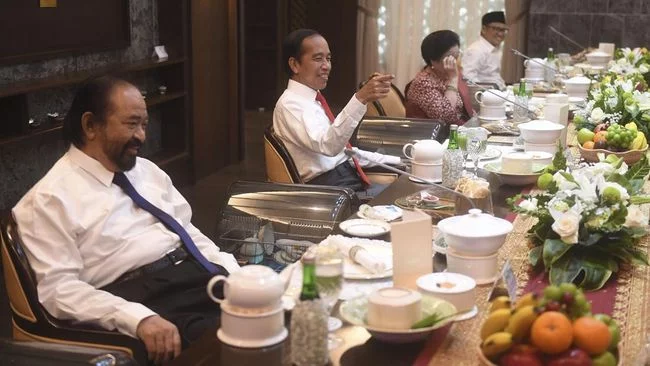 Surya Paloh Bahas Isu Negara Gagal Saat Makan Siang Bareng Jokowi