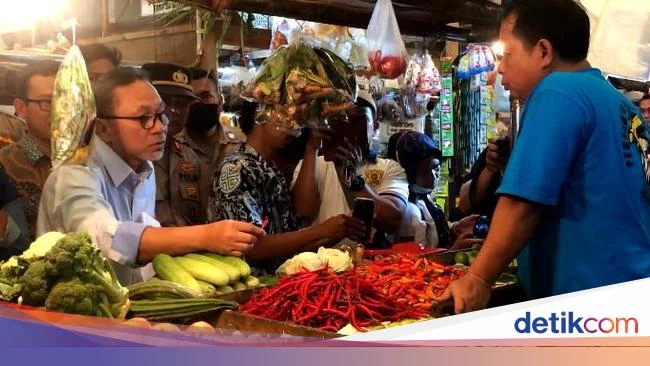 Mendag Zulhas Blusukan ke Pasar Koja, Jakut