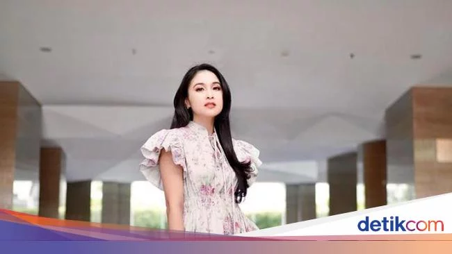 Sandra Dewi Unggah Foto Jadul Dirinya 13 Tahun Lalu, Parasnya Disorot