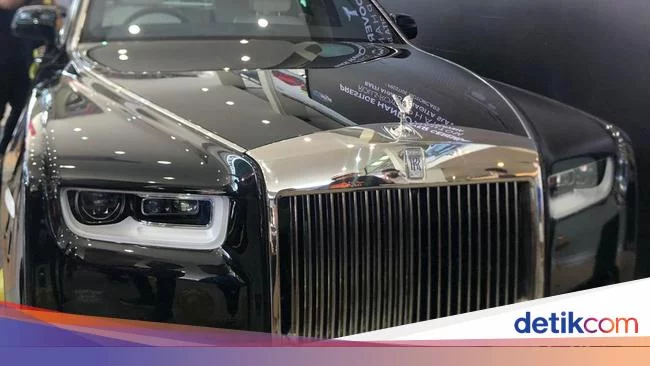 Intip Spesifikasi Rolls-Royce Phantom Rp 20 Miliar Kado untuk Nagita Slavina
