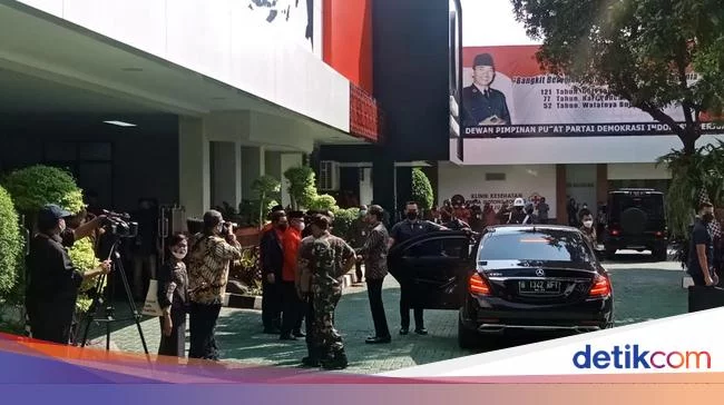 Jokowi Hadiri Rakernas II PDIP di Jaksel