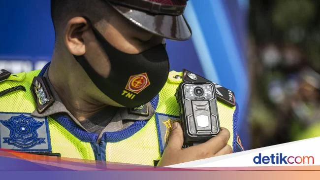 Pemotor Tak Pakai Helm Kena ETLE di Pesawahan, Ingat Tilang Pakai HP Sudah Berlaku