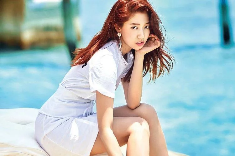 Kini Sibuk Asuh Anak, Intip 5 Potret Park Shin Hye Liburan di Bali, Melokal hingga Asyik Nongkrong di Kafe!