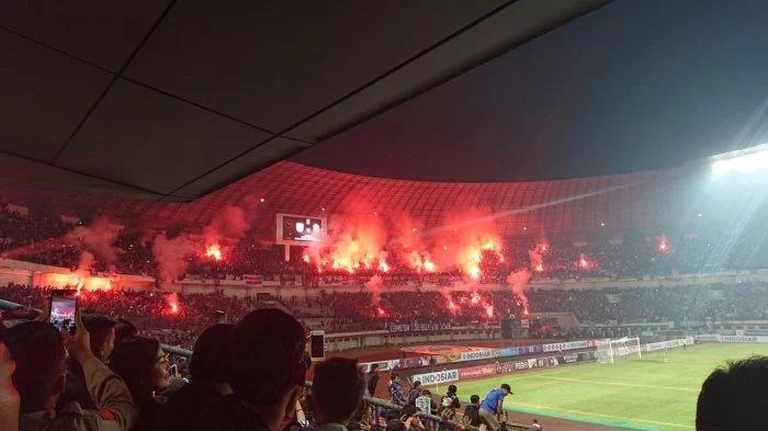 Inilah Sanksi Tegas Komdis PSSI Kepada Persib Bandung Buntut dari Beberapa Insiden di Stadion GBLA - Tribun-bali.com