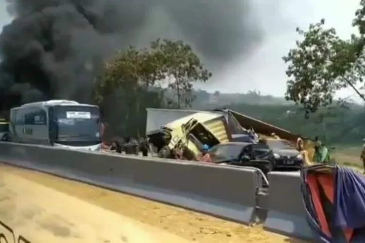 Kronologi Peristiwa Tabrakan Beruntun di Km 92 INI, Tewaskan 6 Orang, 2 Mobil Terbakar
