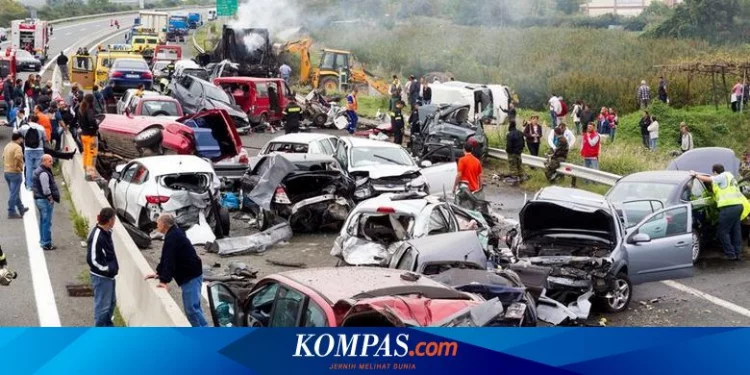 [POPULER OTOMOTIF] Tabrakan Beruntun Libatkan 17 Mobil di Tol Cipularang | Pengemudi Mobil Menang Adu Argumen dengan Polisi Soal Razia Halaman all