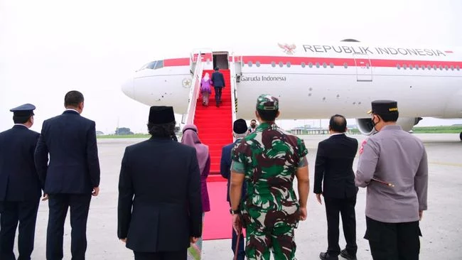 Heboh Pesawat Jokowi Berputar di Turki-Iran, Ada Apa?