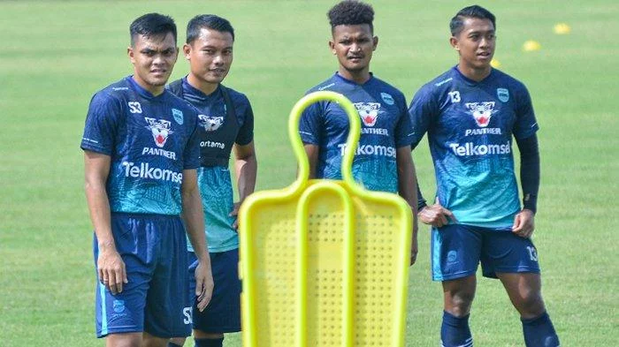 Kabar Baik Robert Jelang Persib Bandung vs PSS Sleman, Pemain Versatile Ini Siap Gantikan Igbonefo - Tribun-bali.com