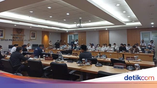 PKB DKI Tuding Manajemen Holywings Bohong soal Tak Tahu Promo Miras
