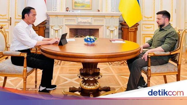 5 Poin Isi Pertemuan Empat Mata Jokowi dengan Zelensky di Istana Ukraina