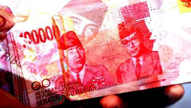 Alert! Rupiah Sejengkal Lagi Sentuh Rp 15.000/US$