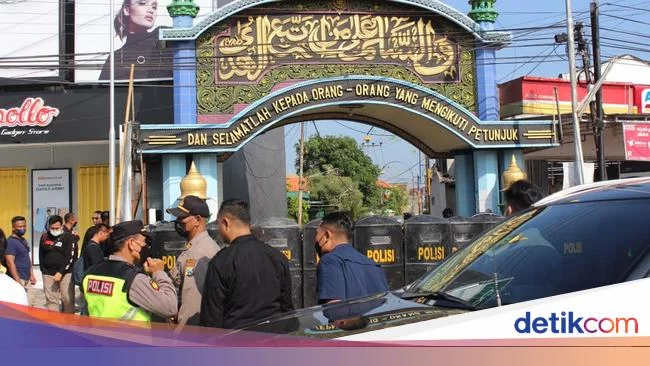 Polisi Jemput Paksa Anak Kiai Jombang DPO Pencabulan, Akses Ponpes Ditutup