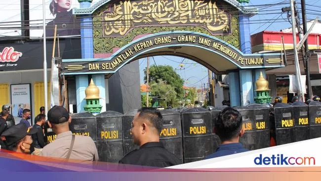 Polisi Kepung Ponpes Anak Kiai Jombang DPO Pencabulan!