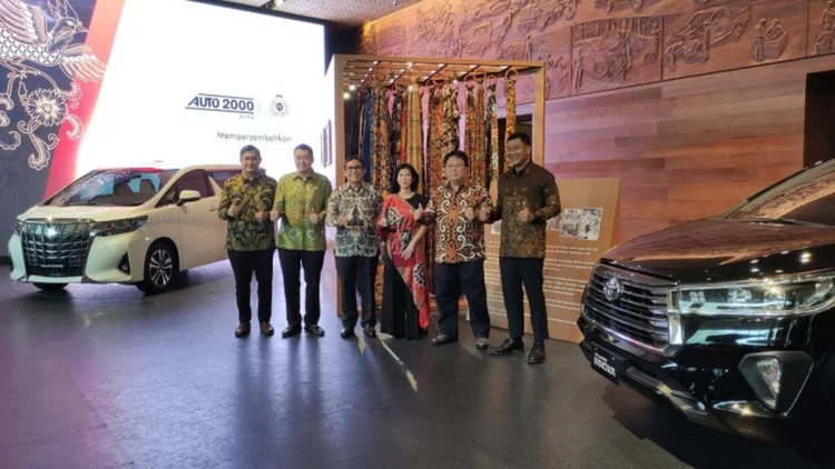 Eksklusif, Interior Toyota Kijang Innova dan Alphard Dibalut Batik Iwan Tirta