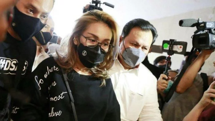 Ayu Ting Ting Turut Dilaporkan ke Polisi Buntut Tewasnya 3 Orang Usai Minum Miras di Bengkulu