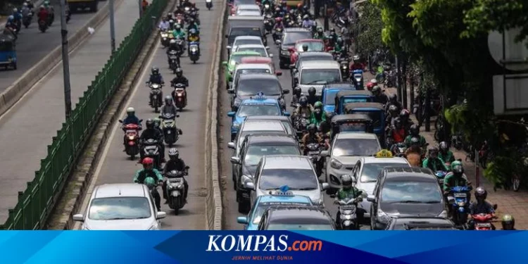 [POPULER OTOMOTIF] Aksi Gotong Royong Angkut Motor dari Jalur Transjakarta Terjadi Lagi | Mana yang Terbaik, Transmisi Matik Model AT, CVT, atau DCT?