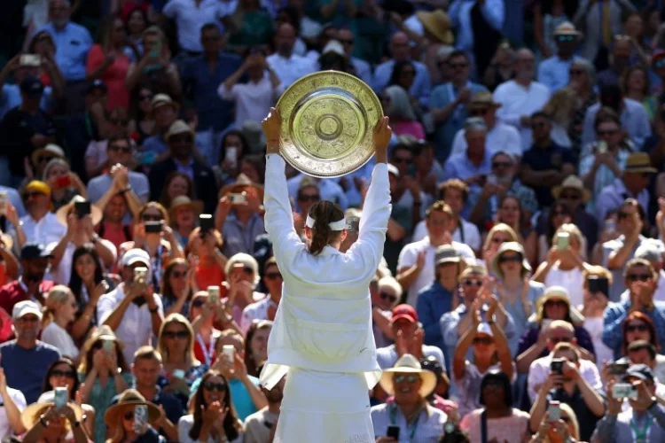 Petenis Elena Rybakina juarai Wimbledon 2022