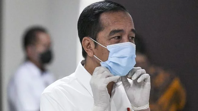 Jokowi Ingatkan Pakai Masker di Dalam dan Luar Ruangan: Keharusan