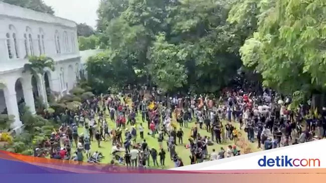 Mendebarkan Presiden Sri Lanka Dievakuasi saat Rumah Diserbu Demonstran