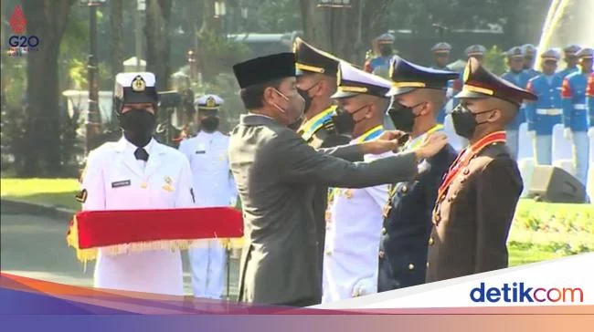 Dilantik Jokowi, Ini 4 Peraih Adhi Makayasa 2022 dari TNI-Polri