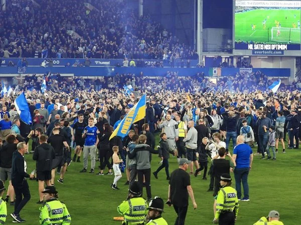 Everton Resmi Dihukum FA Atas Peristiwa Invasi Lapangan
