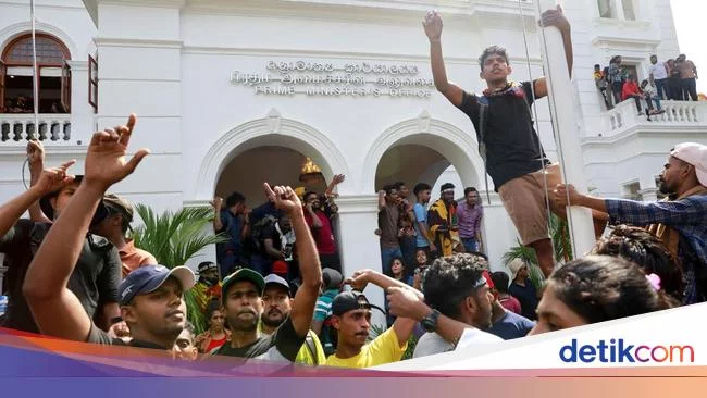 Pendemo Sri Lanka Mulai Tinggalkan Gedung-gedung Pemerintah