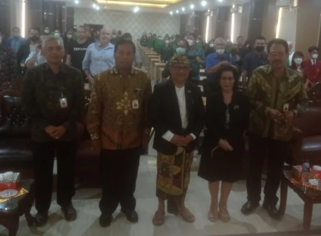 FH Unmas Denpasar Gelar Seminar Internasional Tren Work From Indonesia